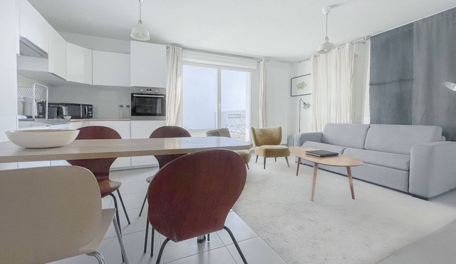 Beautiful apartment for 4 people with parking, near Cité du Vin