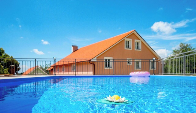 Beautiful apartment for 4 guests with pool, WIFI, TV, terrace and pets allowed