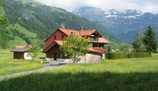 Beautiful apartment for 5 people with WIFI, TV, balcony, pets allowed and parking