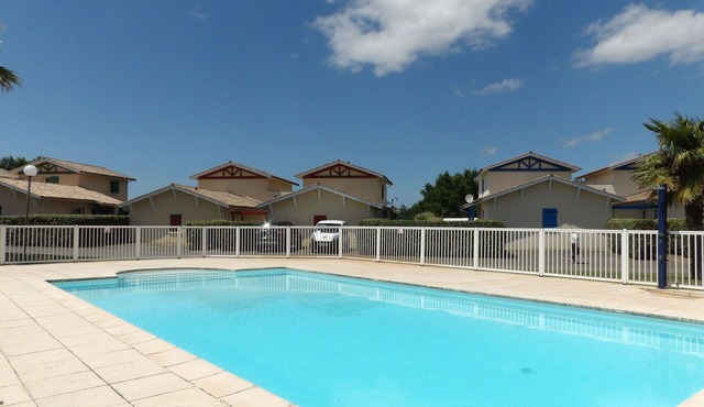 Beautiful apartment for 5 guests with pool, WIFI, TV, terrace and pets allowed