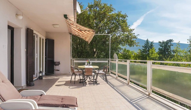 Beautiful apartment for 6 people with WIFI, A/C, TV, terrace, pets allowed and parking
