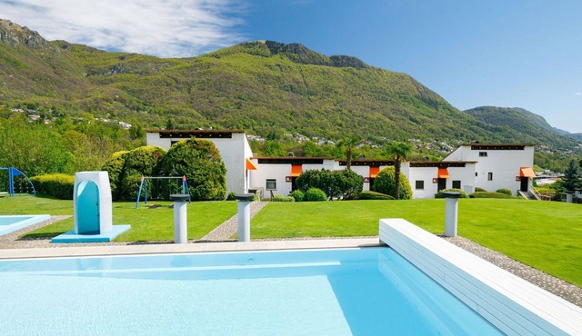 Beautiful apartment for 4 guests with WIFI, pool, TV, patio, pets allowed and panoramic view