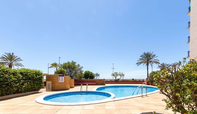 Beautiful apartment for 6 guests with WIFI, pool, TV and balcony