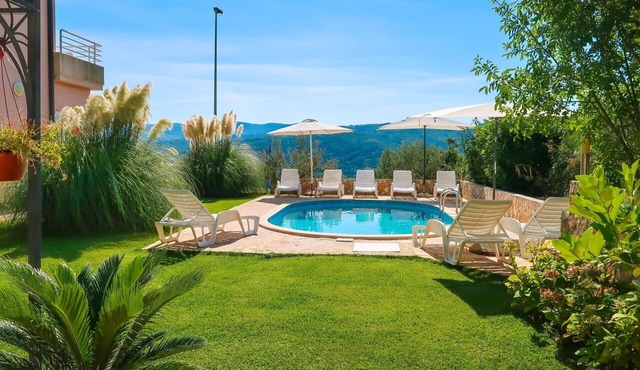 Beautiful apartment for 4 people with A/C, pool, WIFI, TV, terrace and pets allowed