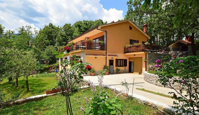 Beautiful apartment for 5 guests with WIFI, A/C, TV and parking
