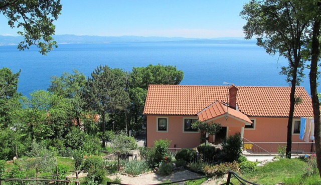 Beautiful apartment for 4 guests with A/C, WIFI, TV and patio