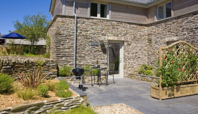 Beautiful apartment in villa for 2 people with WIFI, TV, patio and parking