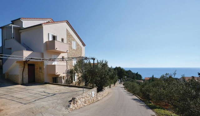 Beautiful apartment in Ivan Dolac with WiFi