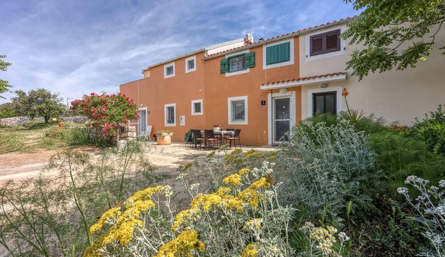 Beautiful apartment in Veli Losinj with WiFi