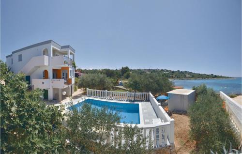Beautiful Apartment In Drvenik Mali With Sauna