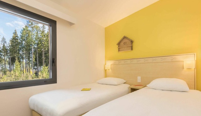 Beautiful apartment in villa for 8 guests with hot tub, pool, WIFI, TV and terrace