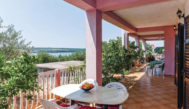 Beautiful apartment in Posedarje with WiFi