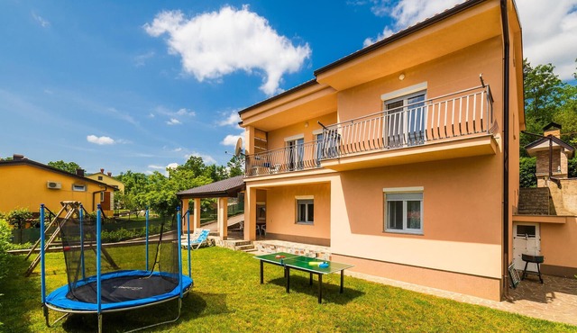 Beautiful apartment in Bresca with WiFi