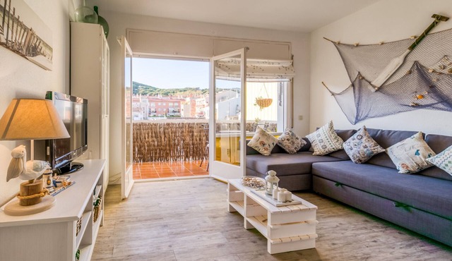 Beautiful apartment in Calella 5 minutes from the beach. Close to shops and restaurants. Free WIFI. Vivalidays Ilaria.
