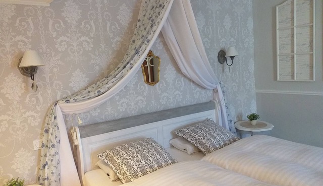 Beautiful apartment in former Domaine 6 km from Beaune