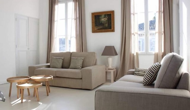 Beautiful apartment in the heart of the Cité des Papes, quiet, bright free wifi