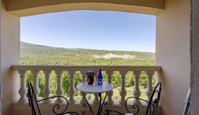 Beautiful apartment in villa for 6 guests with WIFI, TV, balcony, pets allowed and panoramic view