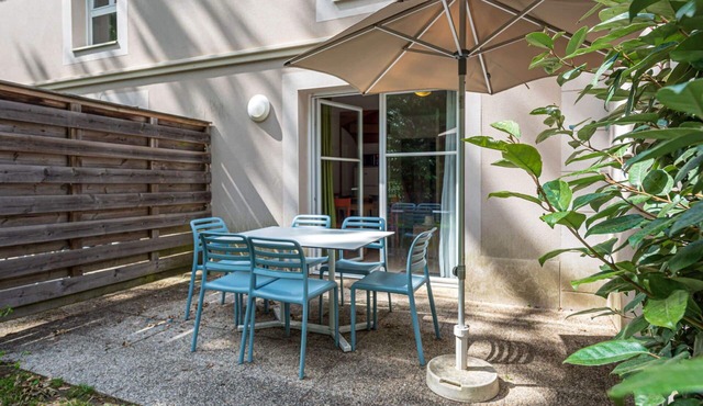 Beautiful apartment in villa for 6 guests with pool, internet, TV, terrace and pets allowed