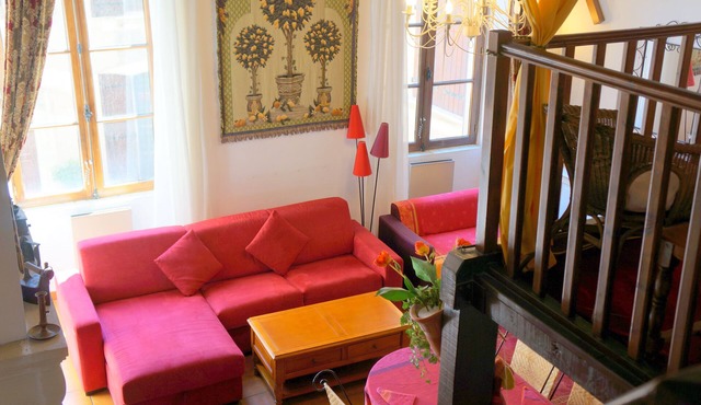 Beautiful apartment in historic residence in the heart of Roman Languedoc