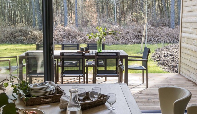 Beautiful apartment in villa for 8 guests with pool, WIFI, hot tub, TV, terrace and parking