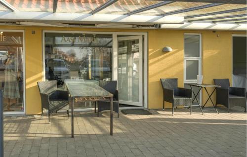 Beautiful Apartment In Glesborg With Wifi