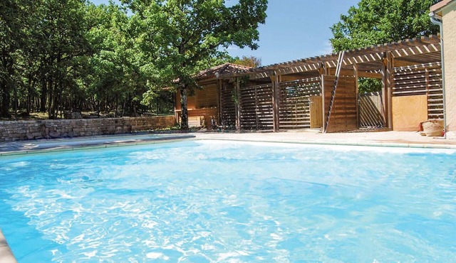 Beautiful apartment in Gramat with swimming pool