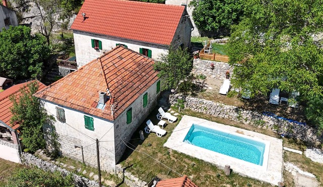 Beautiful apartment in Hrvace with WiFi