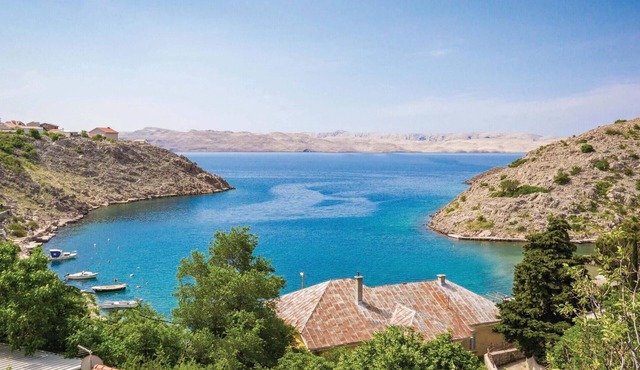 Beautiful apartment in Cesarica with WiFi