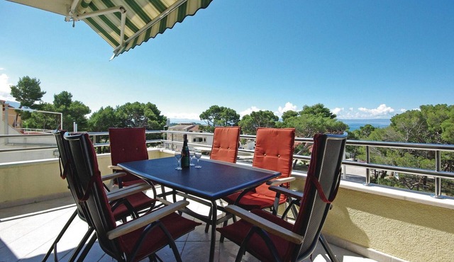 Beautiful apartment in Makarska with WiFi