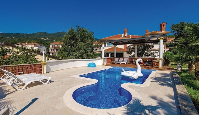 Beautiful apartment in Matulji with outdoor swimming pool