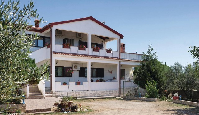 Beautiful apartment in Peruski with WiFi