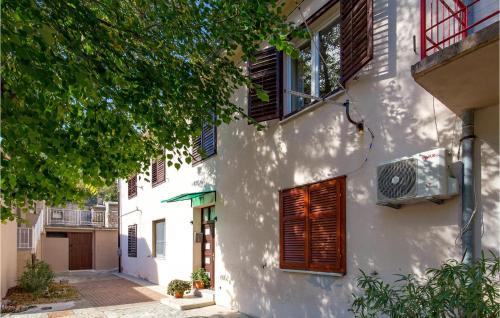 Beautiful Apartment In Jablanac With Wifi