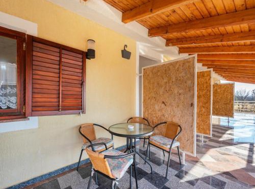 Beautiful Apartment in Jasenice near Sea