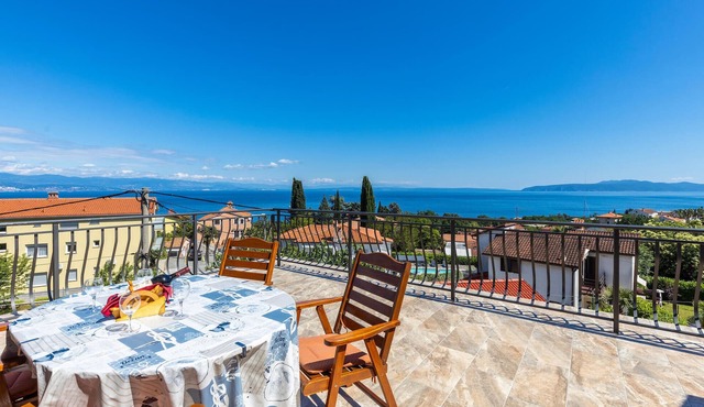 Beautiful apartment in Lovran with house sea view