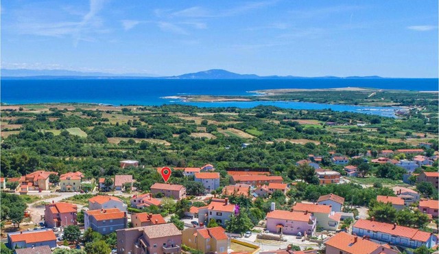 Beautiful apartment in Liznjan with 1 Bedrooms and WiFi