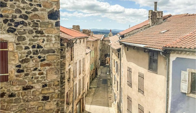 Beautiful Apartment In Pradelles With Wifi