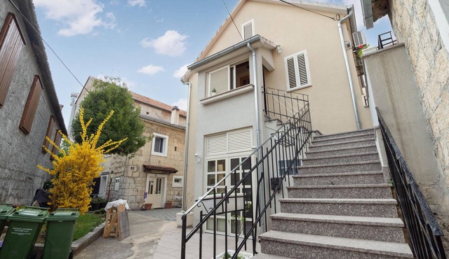 Beautiful apartment in Sinj with WiFi