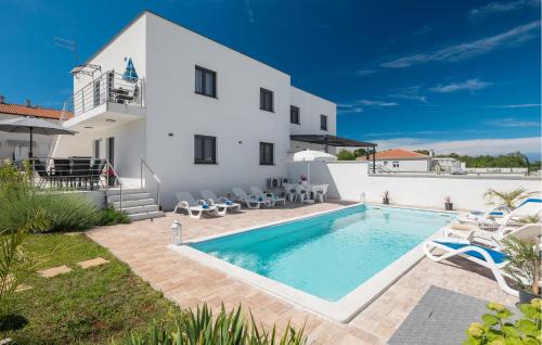 Beautiful Apartment In Umag With Wifi