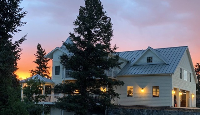 Beautiful Apartment in farmhouse in historic town btwn Littleton/Castle Rock