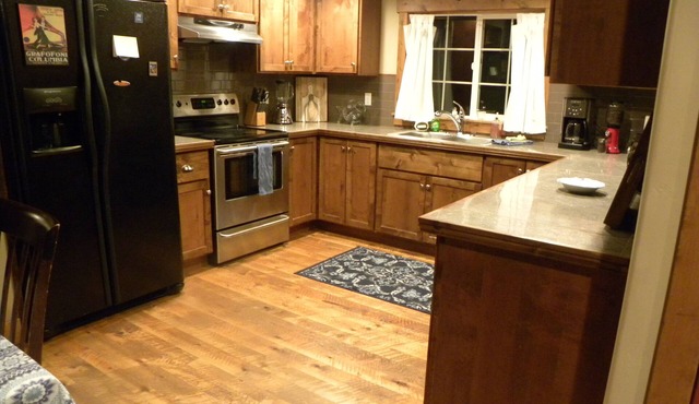 Beautiful apartment near Glacier Park, Flathead Lake, skiing, and hiking.