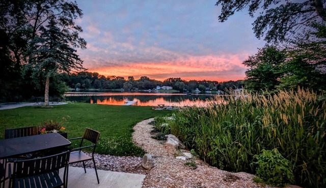 Beautiful apartment overlooking Lake Wallace. Bring your boat!