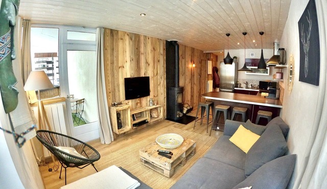 Beautiful Apartment of 40m2, 5 pers, Tignes. WIFI, ski slopes.