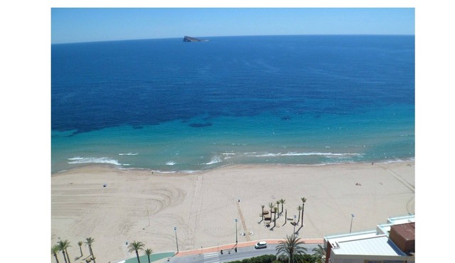 Beautiful apartment of 115 m2, facing the sea, with incredible views. Central.