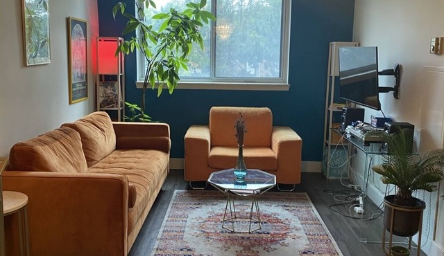 Beautiful Apartment on Queen West