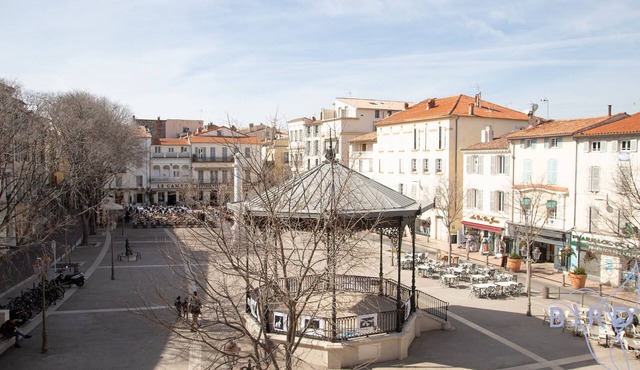 Beautiful apartment Place Nationale in Antibes old town
