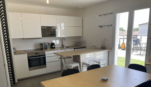 BEAUTIFUL APARTMENT QUIET CORNER 300 M FROM THE SHOPS