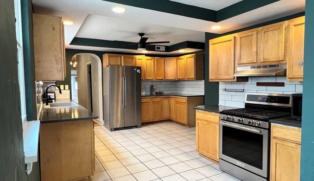 Beautiful apartment. River view. Full kitchen. Downtown pomeroy.