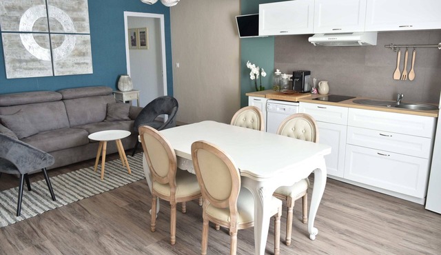 Beautiful apartment T3, private parking "Au logis de Pézenas".