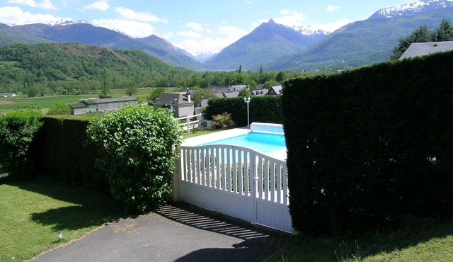 Beautiful apartment with terrace in villa with swimming pool