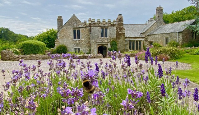 Beautiful apartment within Grade 1 listed Manor House